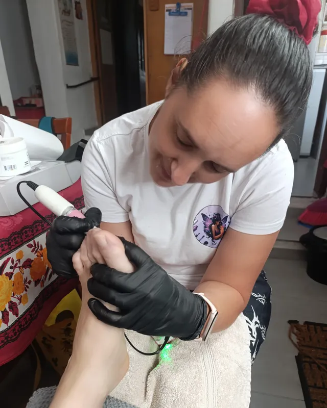 Trabajo de pedicura de Hadas & Brillos